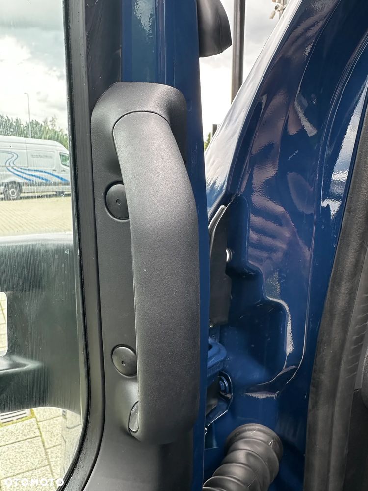 Mercedes-Benz Sprinter - 13