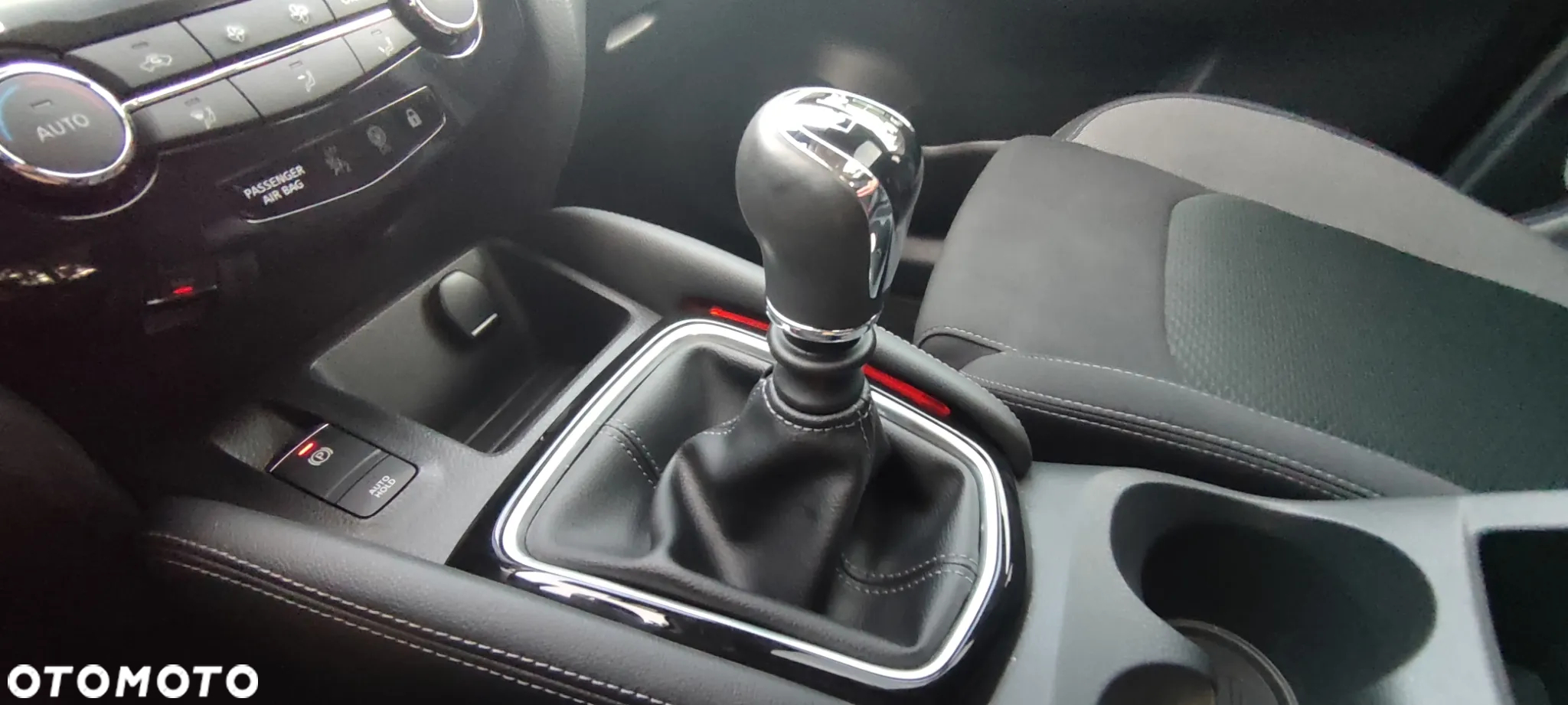 Nissan Qashqai 1.3 DIG-T MHEV Premiere Edition - 25