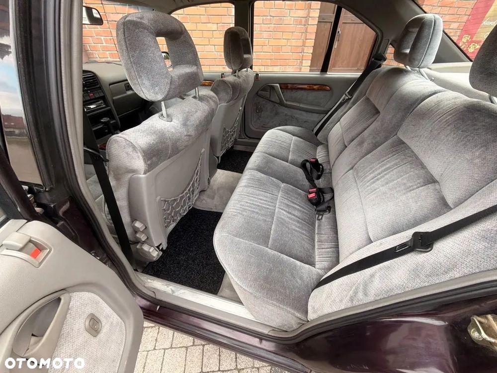 Opel Omega 2.6i CD Diamond - 29
