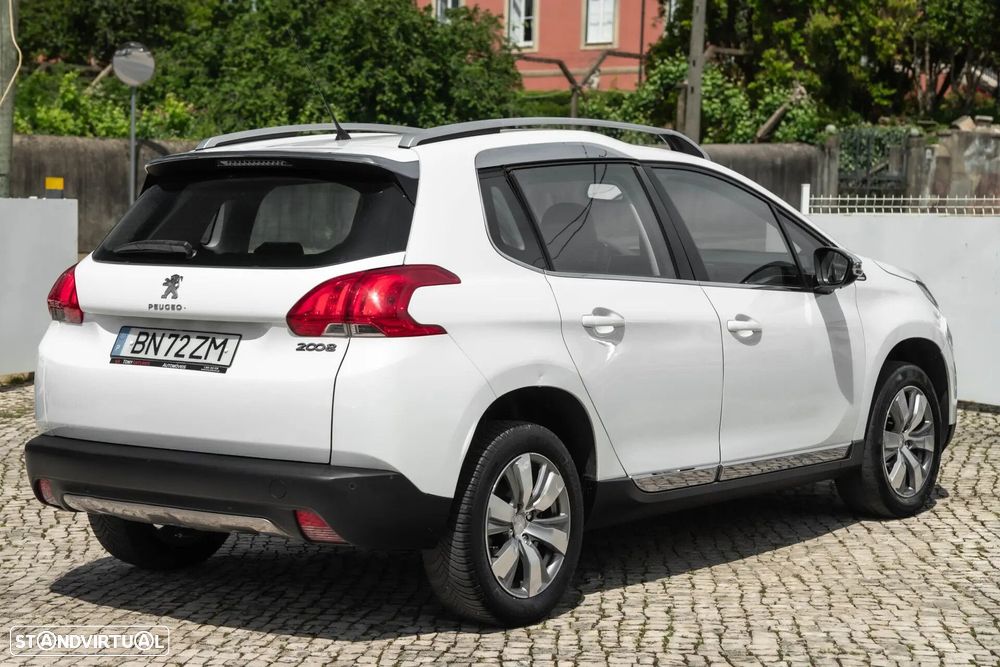 Peugeot 2008 1.2 VTi Allure - 4