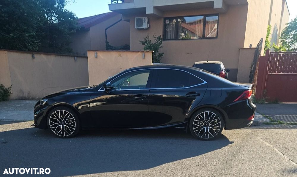 Lexus Seria IS 300h Executive - 1