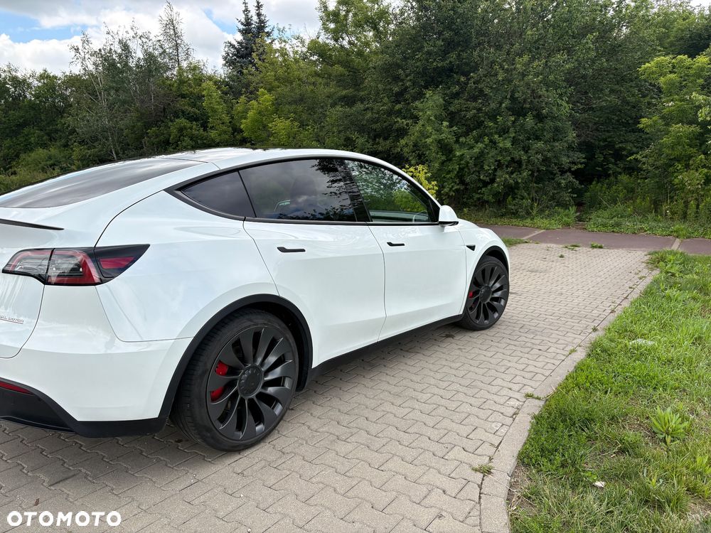 Tesla Model Y Performance AWD - 6