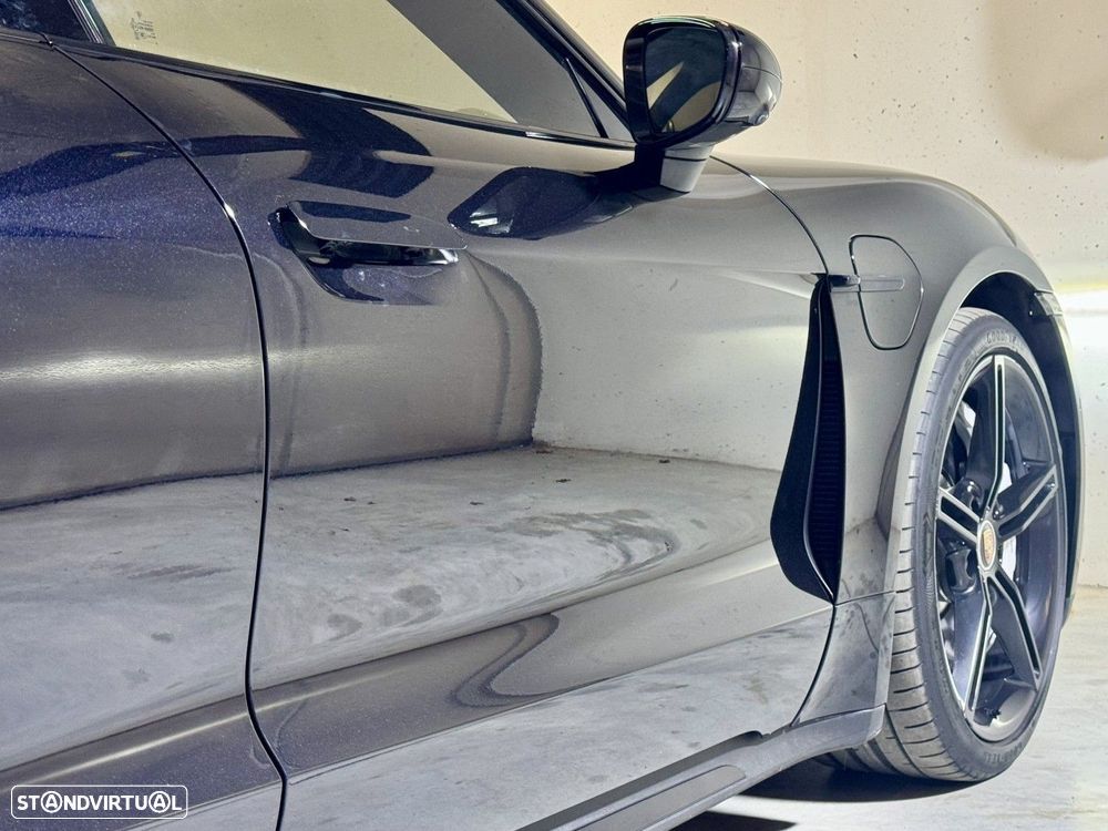 Porsche Taycan Turbo - 24