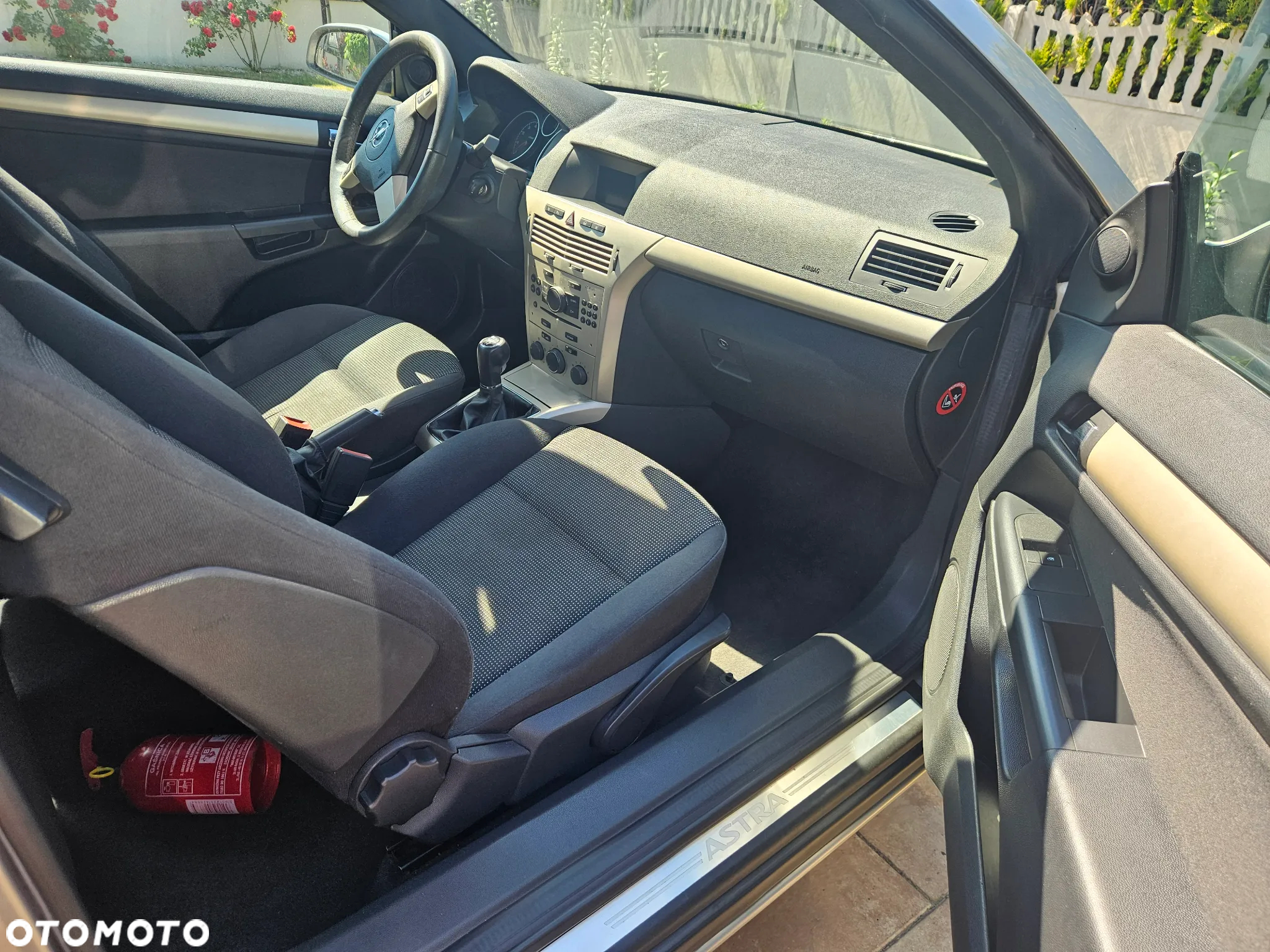 Opel Astra GTC 1.6 - 12