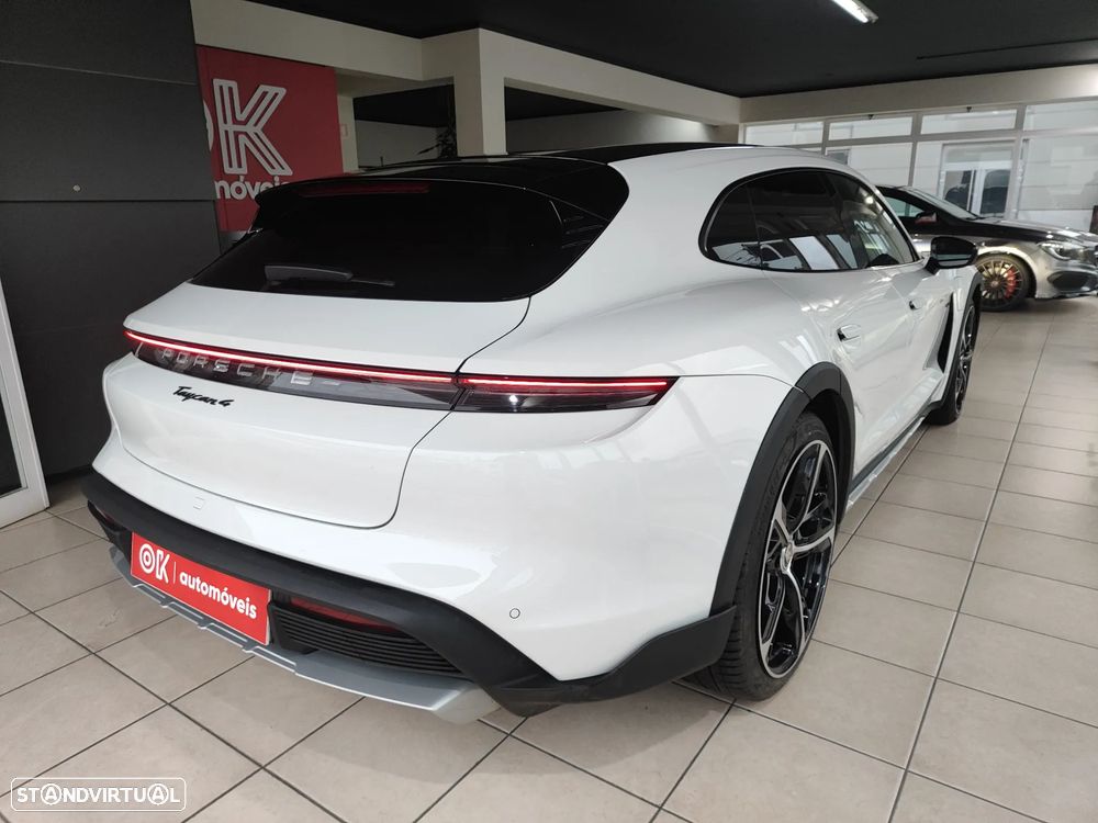 Porsche Taycan Cross Turismo 4 - 11