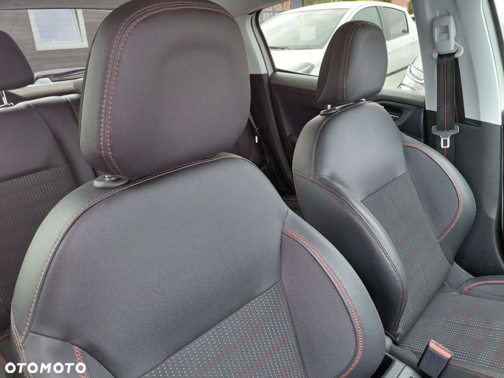 Peugeot 208 - 18