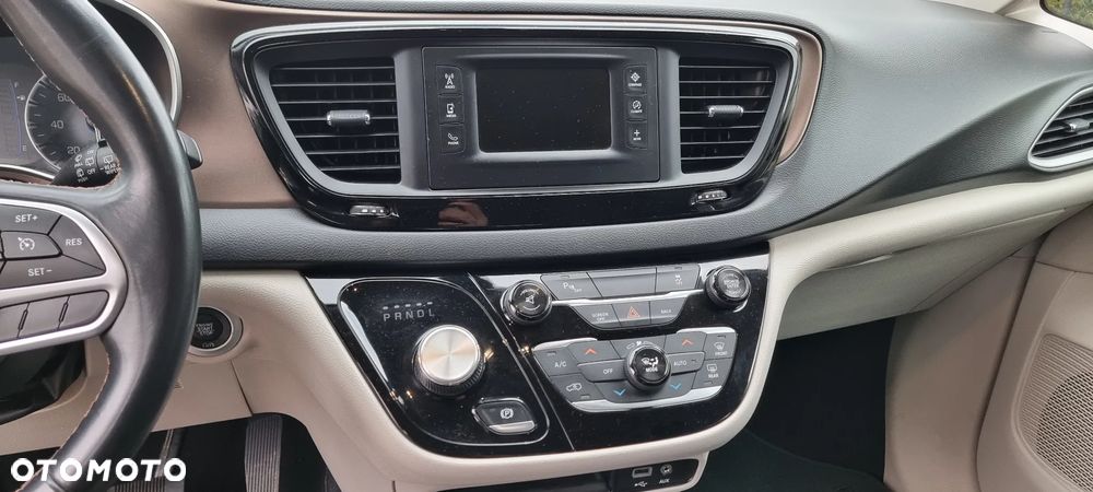 Chrysler Pacifica - 33