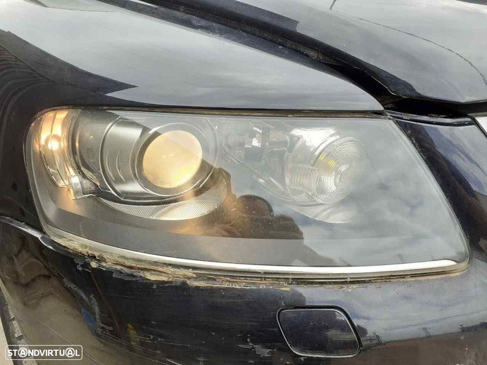 FAROL DIREITO VOLKSWAGEN TOUAREG 7LA - 1