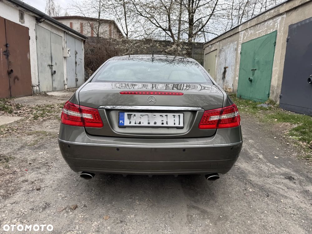 Mercedes-Benz Klasa E 350 CDI DPF BlueEFFICIENCY 7G-TRONIC Elegance - 6