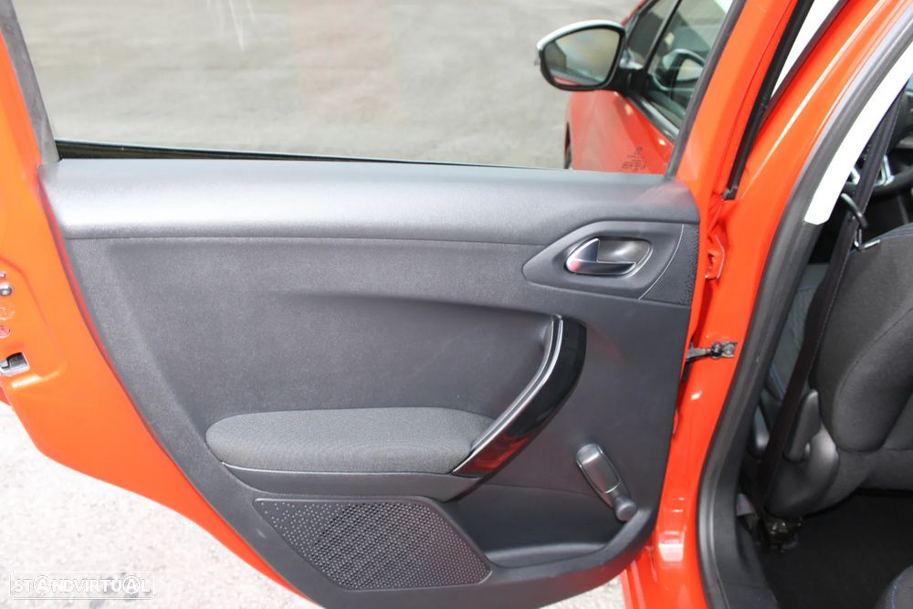 Peugeot 208 1.2 PureTech Style - 12