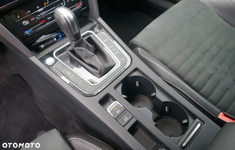 Volkswagen Passat 2.0 TDI 4Mot Elegance DSG - 18