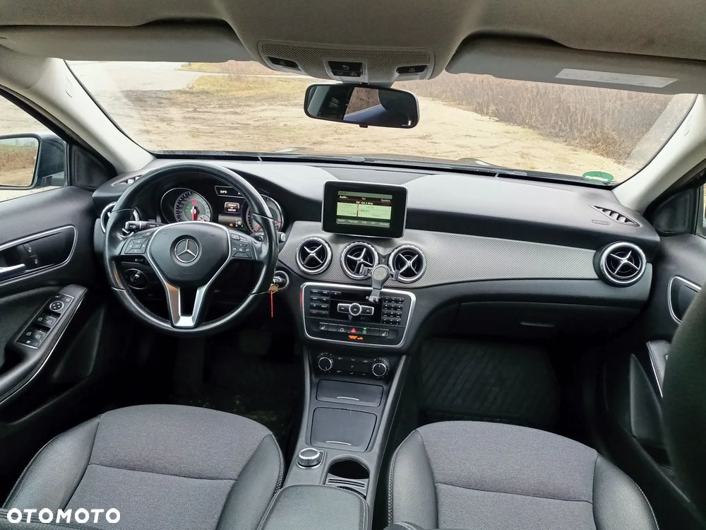 Mercedes-Benz GLA 180 (CDI) d 7G-DCT Urban - 15