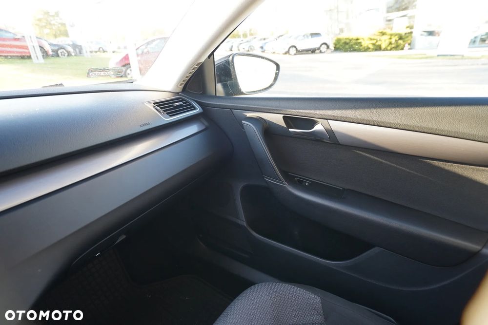 Volkswagen Passat - 15