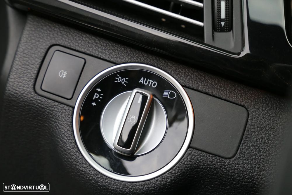 Mercedes-Benz E 300 Bluetec Hybrid Avantgarde - 17