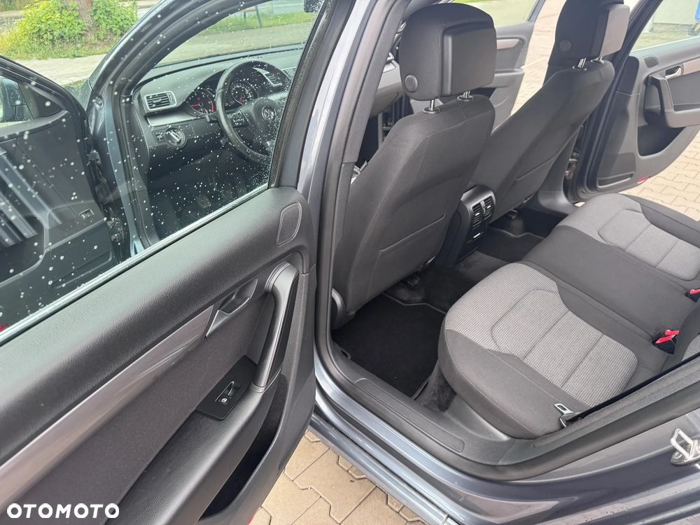 Volkswagen Passat - 19