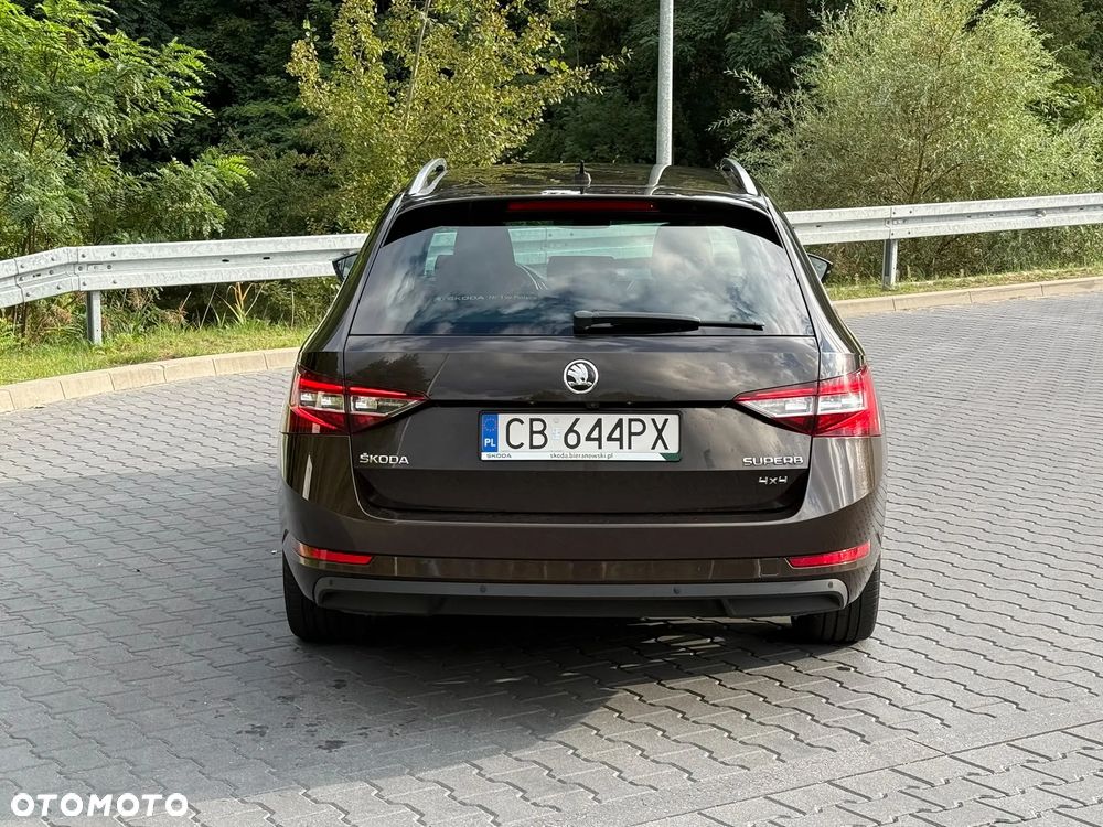 Skoda Superb 2.0 TDI 4x4 L&K DSG - 9