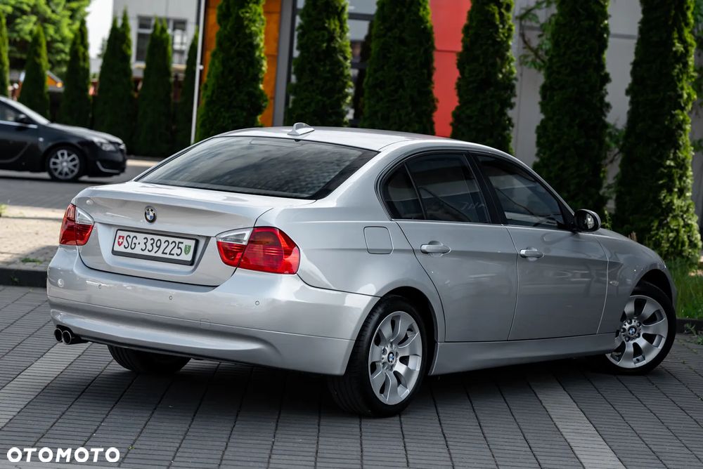 BMW Seria 3 330i - 9