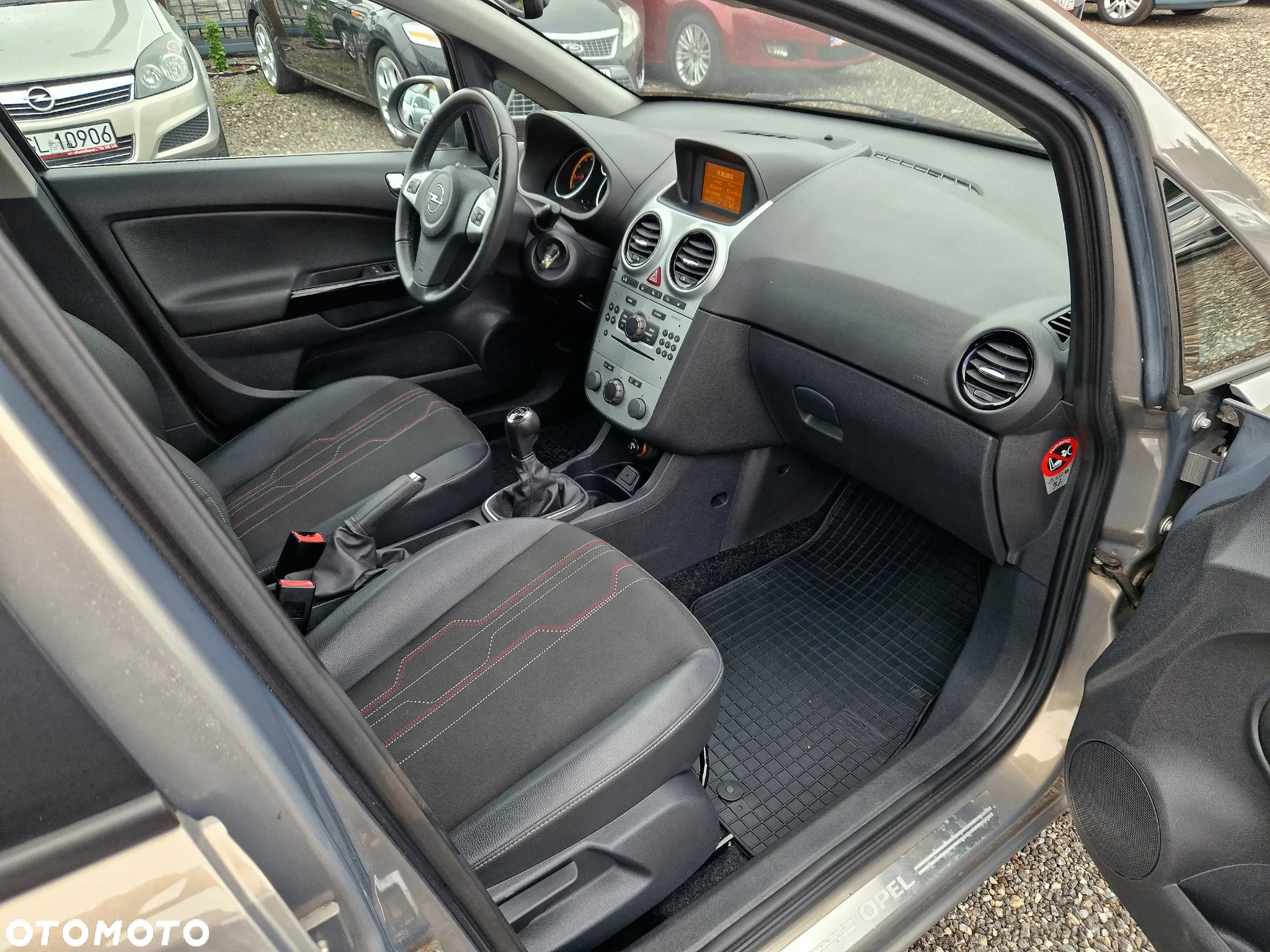 Opel Corsa 1.4 16V Innovation - 15