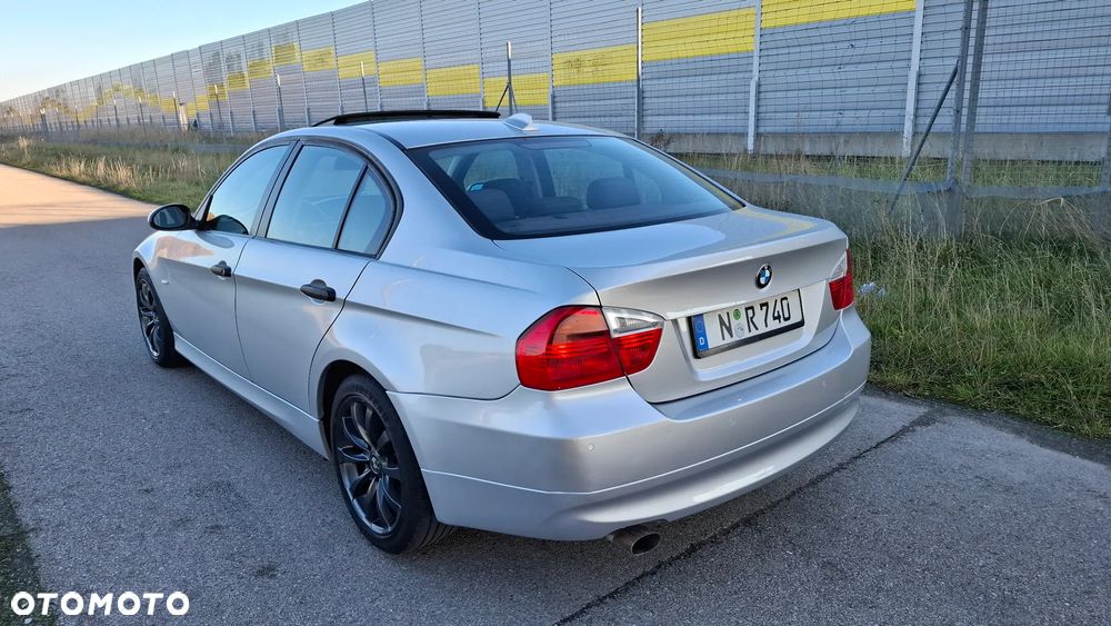 BMW Seria 3 320i - 11