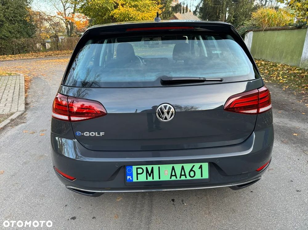 Volkswagen Golf - 6
