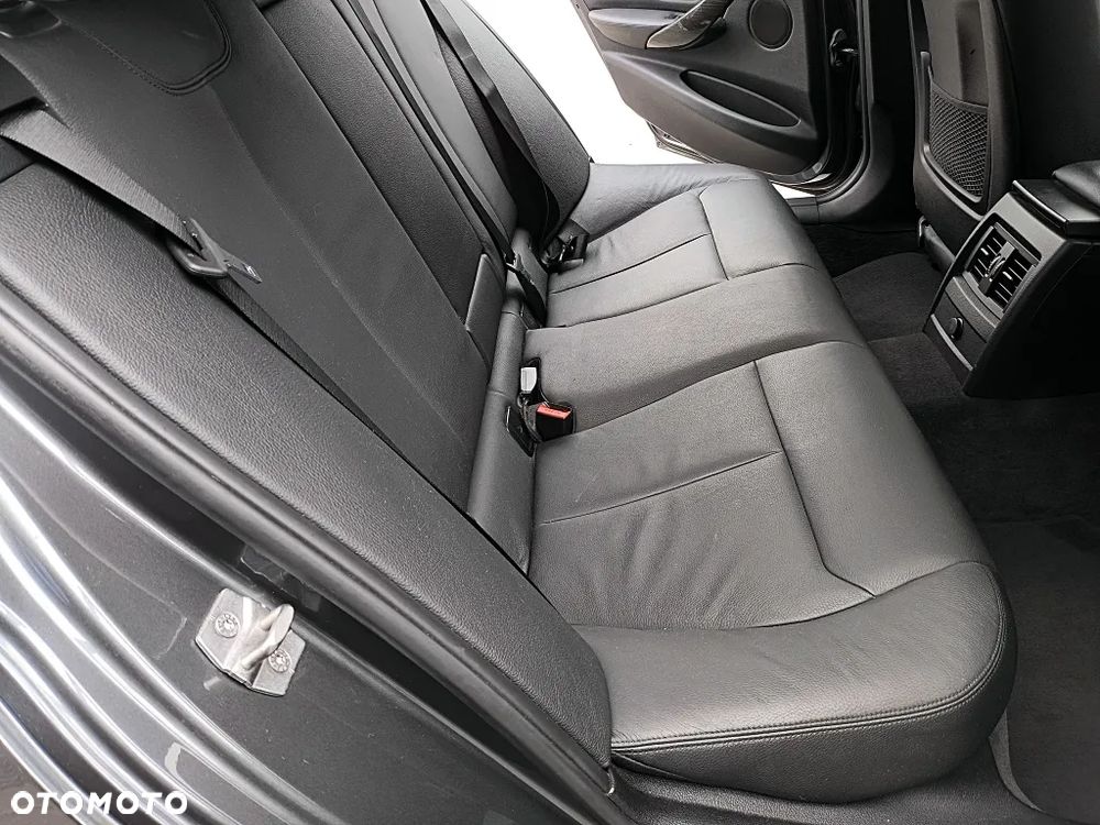 BMW Seria 3 330d Luxury Line - 22