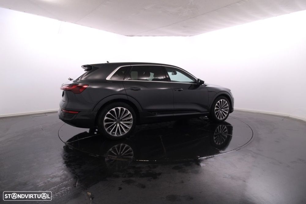 Audi Q8 e-Tron 55 quattro Advanced - 8
