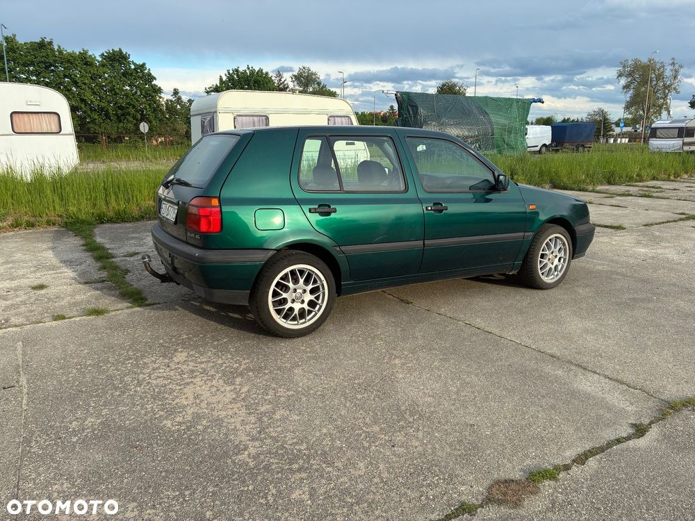 Volkswagen Golf - 4