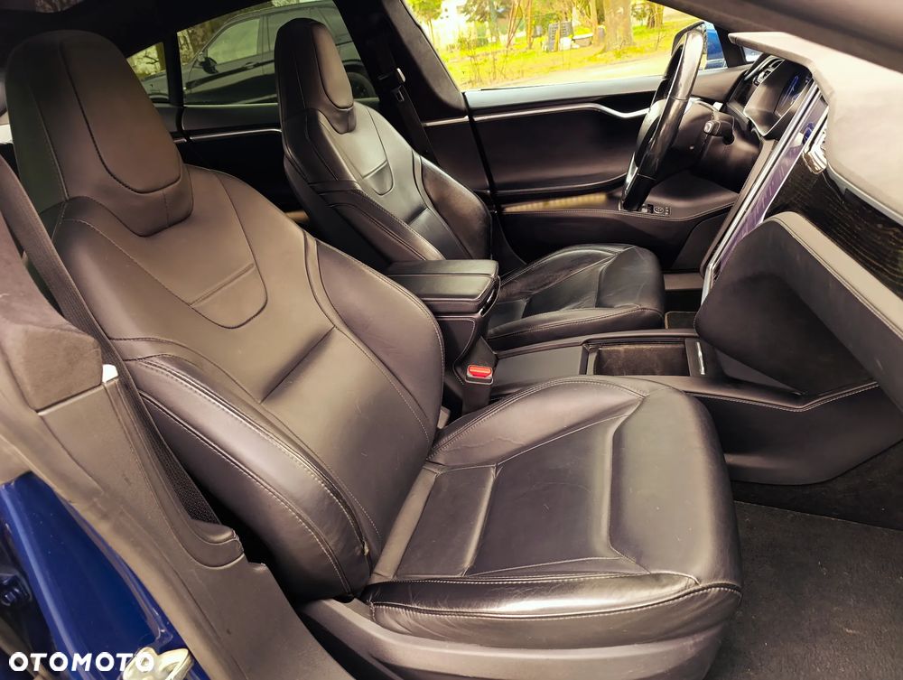 Tesla Model S - 6