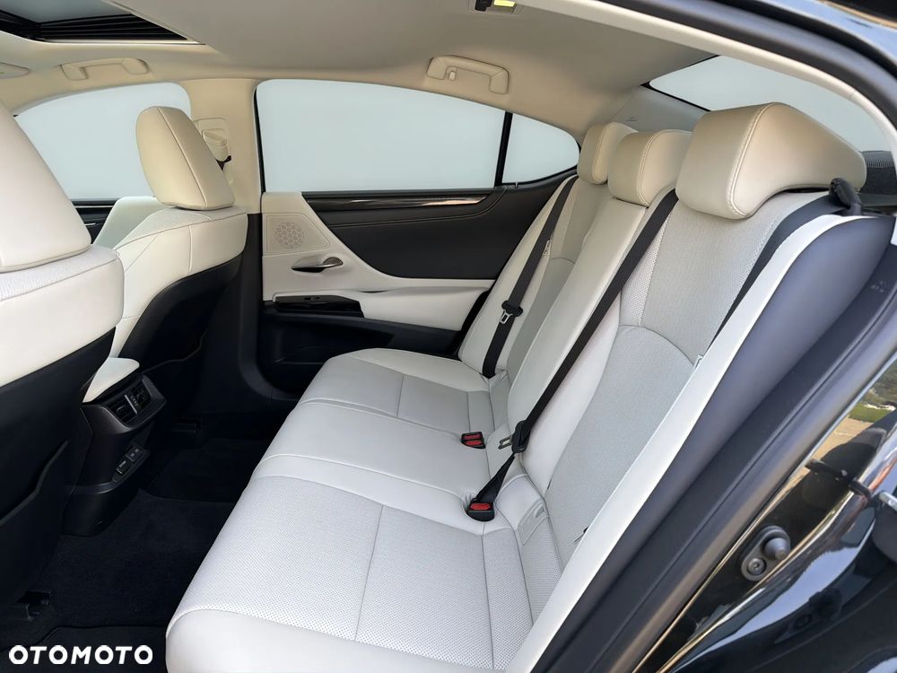 Lexus ES 300h Prestige - 15