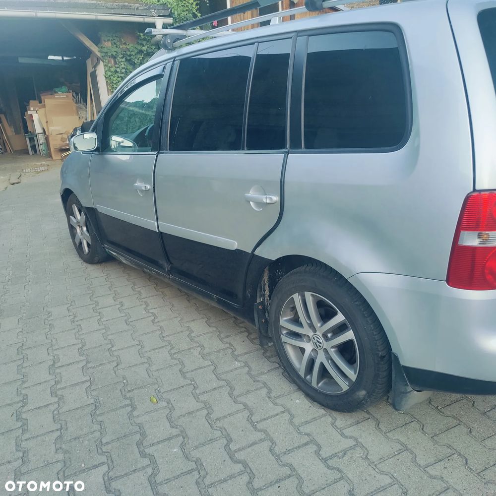 Volkswagen Touran 2.0 TDI DPF Highline - 6