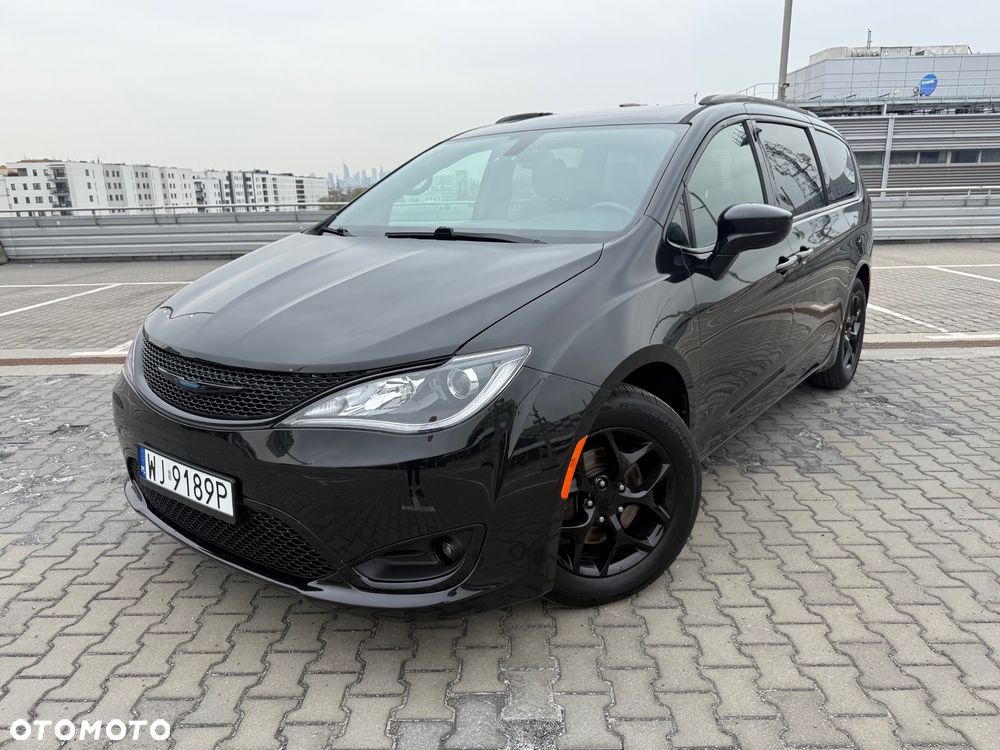 Chrysler Pacifica - 2