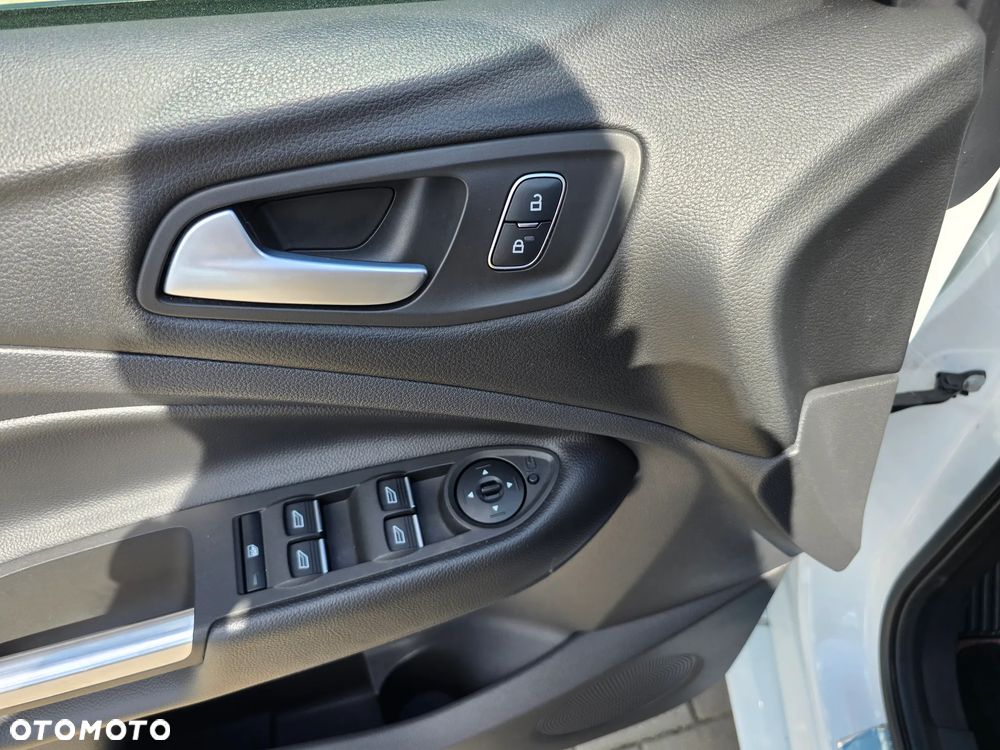 Ford Kuga - 25