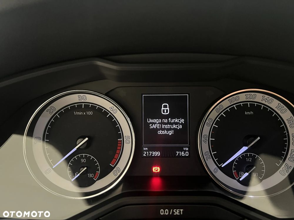 Skoda Superb 2.0 TDI Sportline DSG - 19