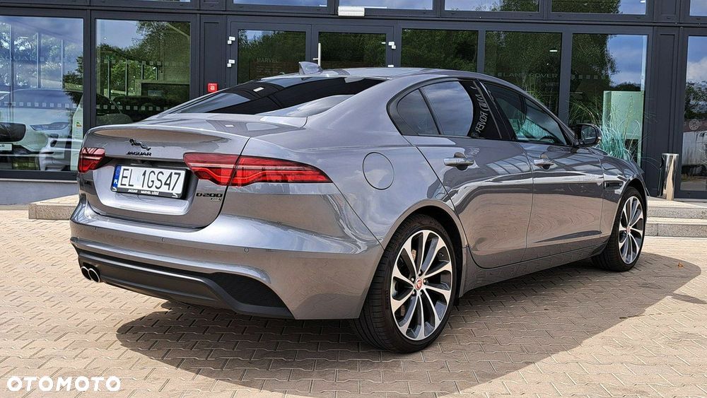 Jaguar XE - 7