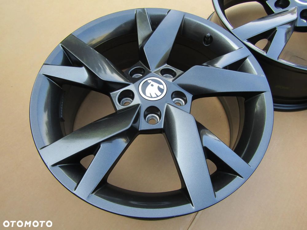 4x Felgi Aluminiowe 17 Skoda Kodiaq Karoq Octavia II III IV Superb Yeti 6,5 j 5x112 ET46 / 5E3601025 STAN IDEALNY - 11