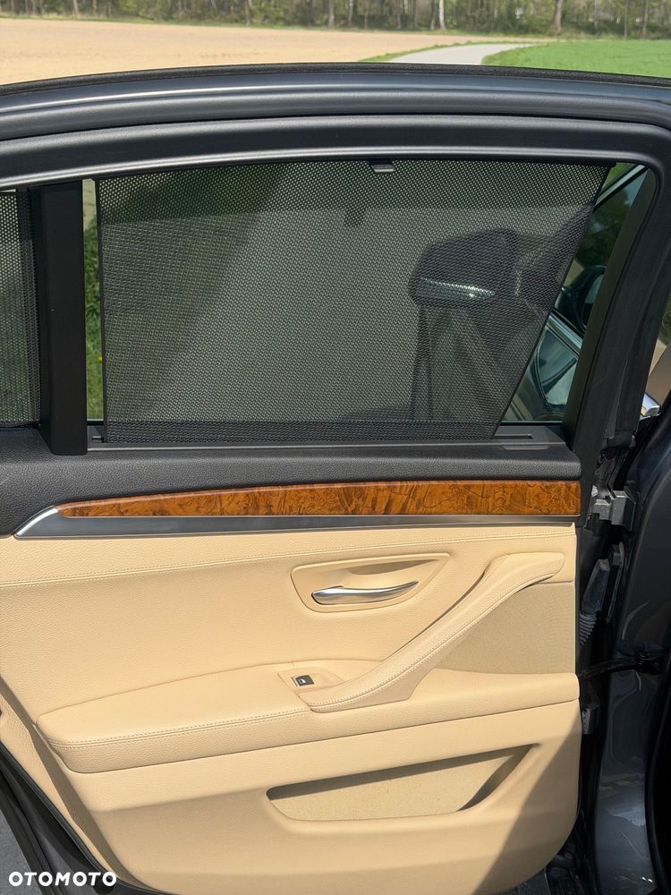 BMW Seria 5 525d - 29
