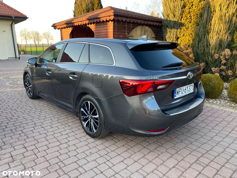 Toyota Avensis 2.0 D-4D Premium - 4
