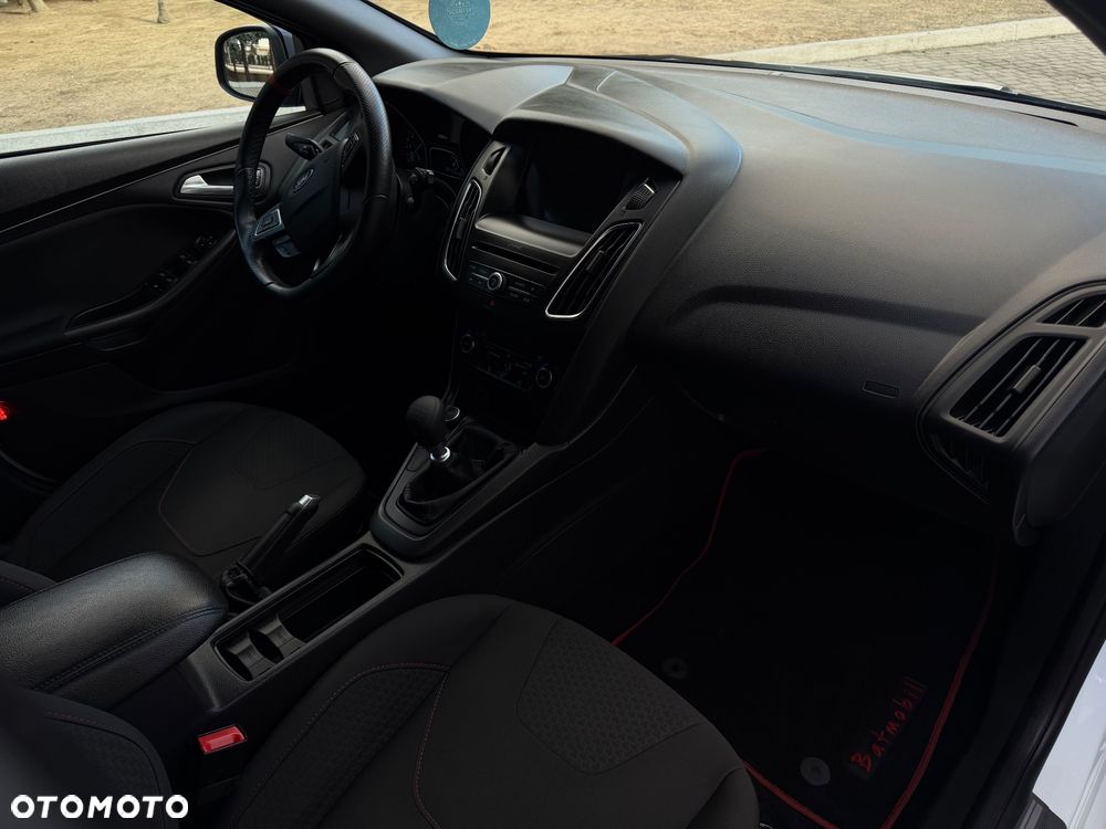 Ford Focus 1.5 EcoBoost ST-Line - 27