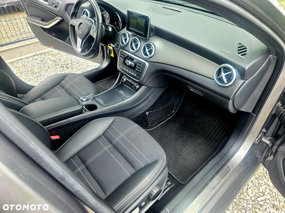 Mercedes-Benz GLA - 25