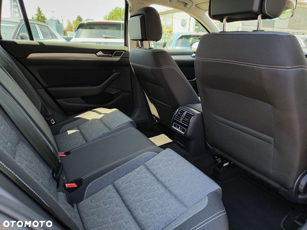 Volkswagen Passat - 24