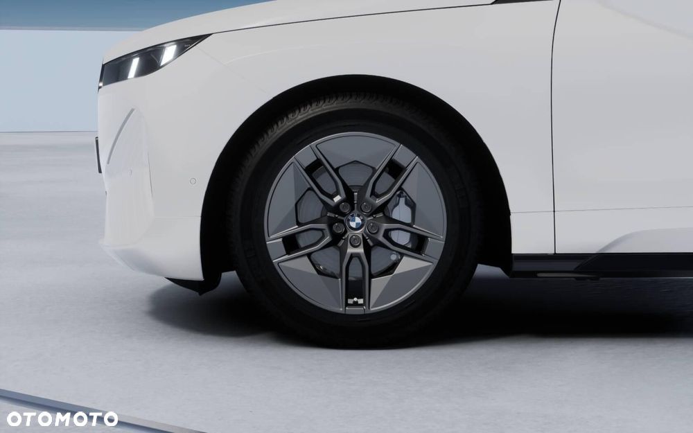 BMW iX - 4