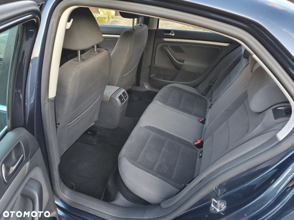 Volkswagen Jetta 1.9 TDI Comfortline - 18