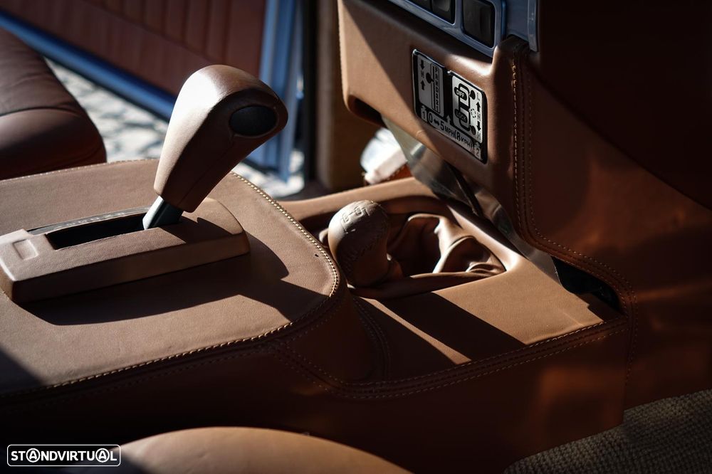 Land Rover Defender - 20