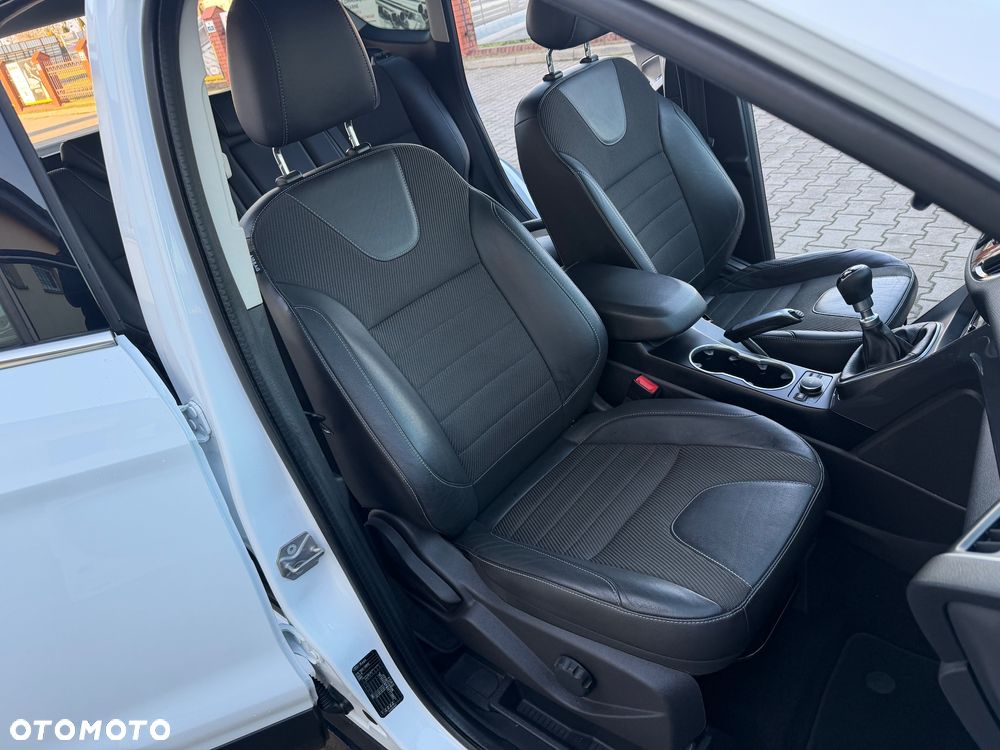 Ford Kuga 2.0 TDCi 2x4 Titanium - 24