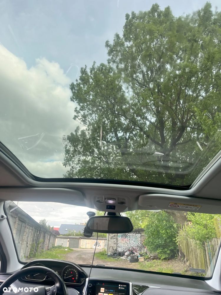 Peugeot 2008 1.2 Pure Tech Allure S&S - 6