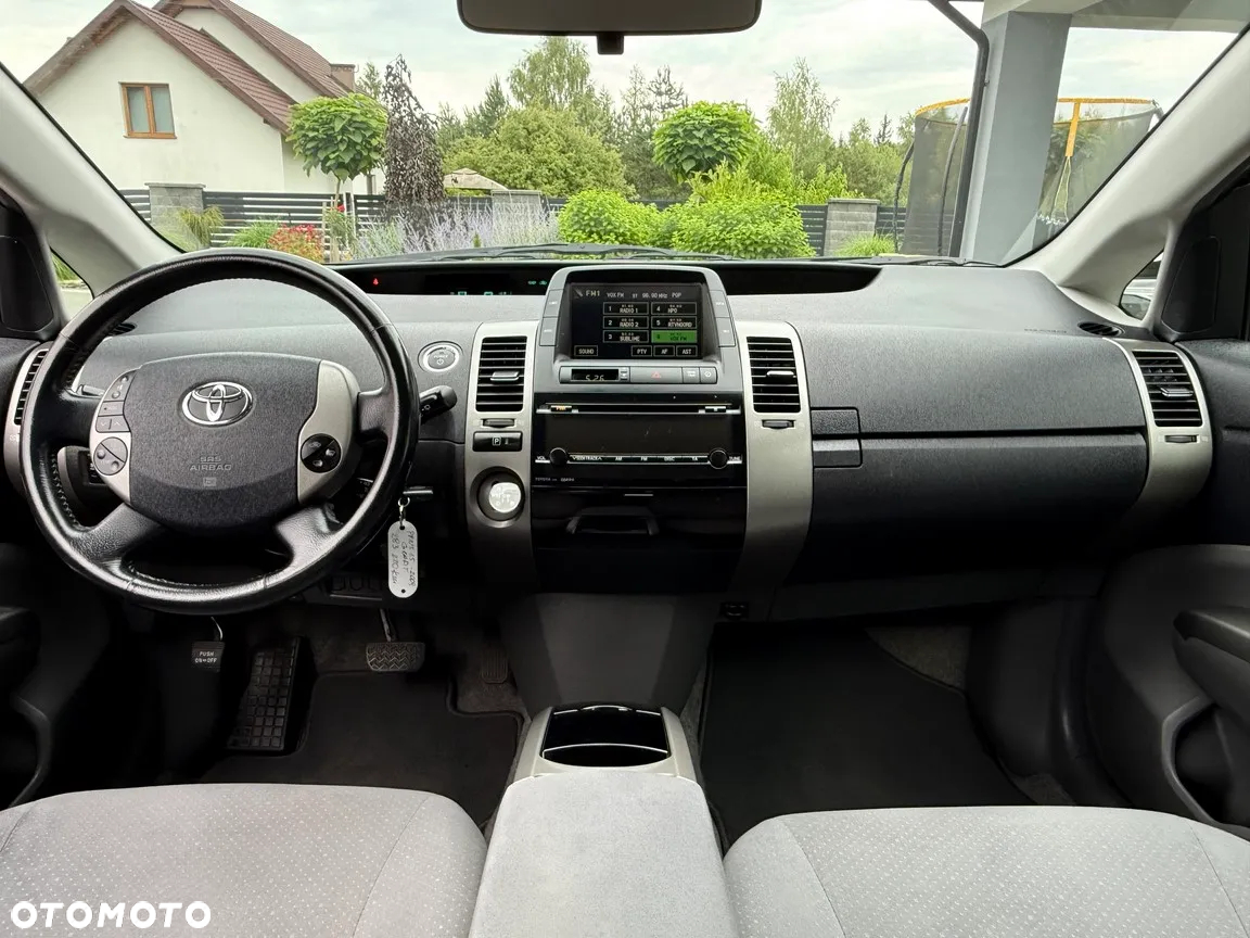 Toyota Prius (Hybrid) Sol - 22