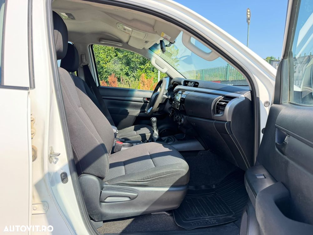 Toyota Hilux 2.4D 150CP 4x4 Double Cab 6MT Style - 15