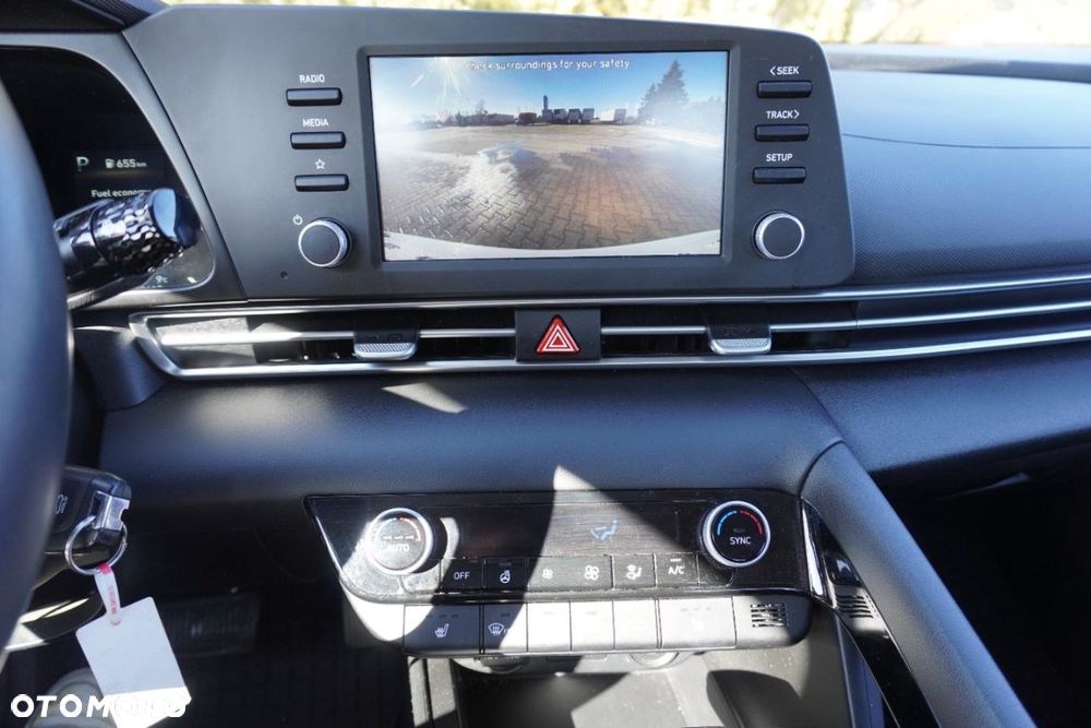 Hyundai Elantra - 16