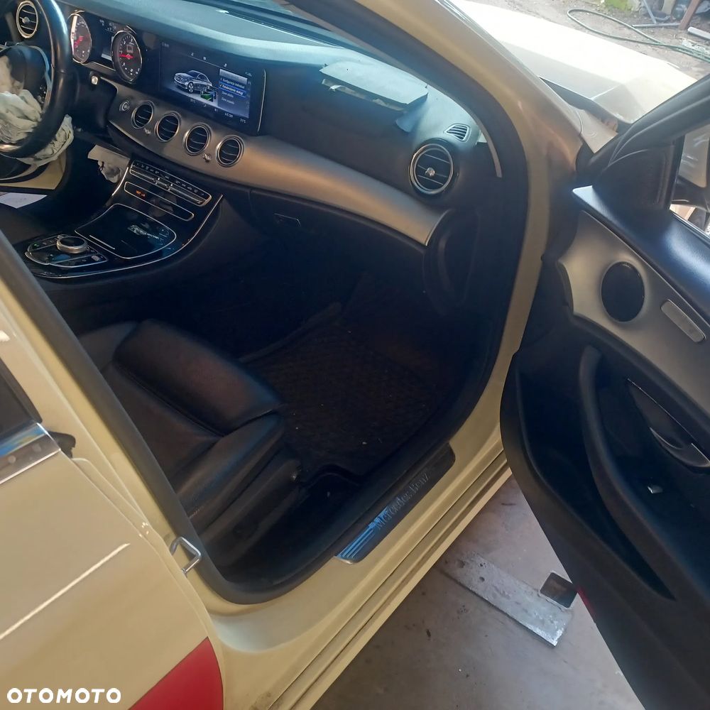 Mercedes-Benz Klasa E 200 d 9G-TRONIC - 12