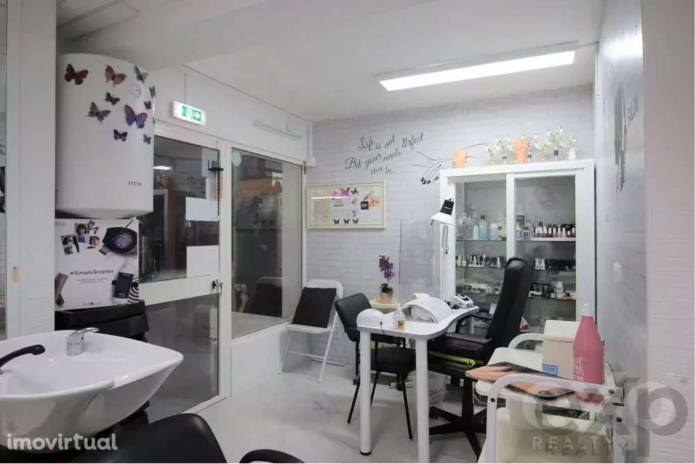 Vende-se loja no Centro Comercial em Cabanas - Grande imagem: 4/13